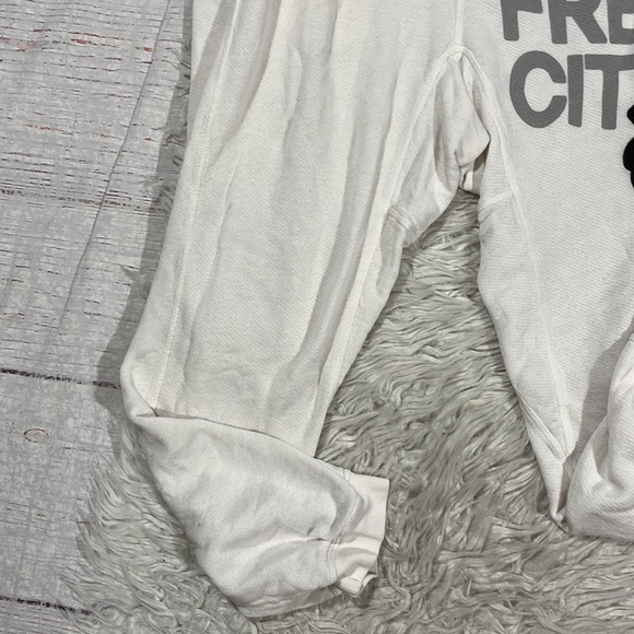 Free City Super Fluffy Pocket Logo Creamy Yumm Sweatpants - Picture 6 of 16